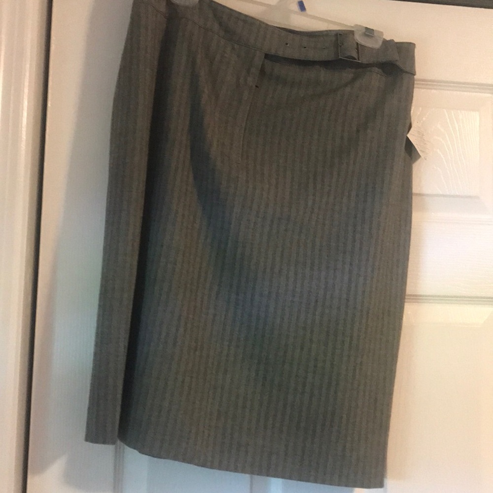 Skirt knee length